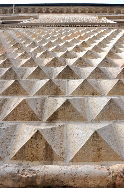 Ferrara (Italy), diamond shaped wall of famous ancient palace — Stock Photo, Image