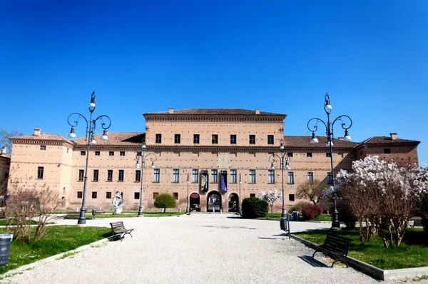 Палаццо Бентивольо в Гуальтьери, Италия — стоковое фото