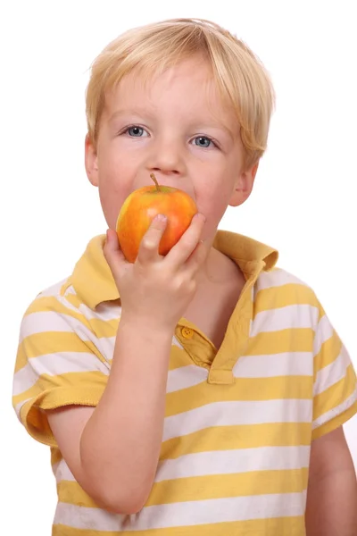 Хлопчик харчової apple — стокове фото