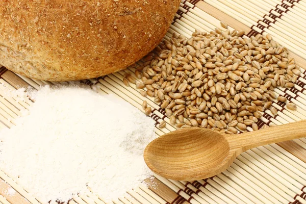 Chléb a pekařské suroviny — Stock fotografie