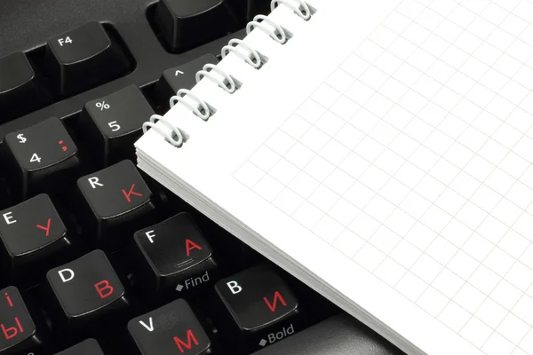 Notepad on a computer keyboard — Stock Photo, Image