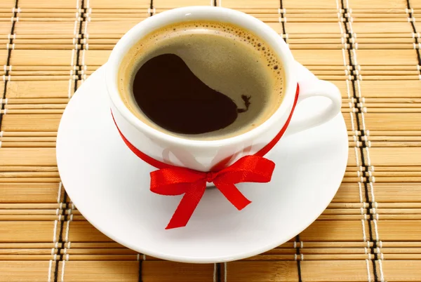 Coffee cup with red bow — Stock Photo, Image