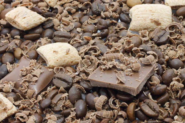 Morceaux de chocolat et grains de café — Photo