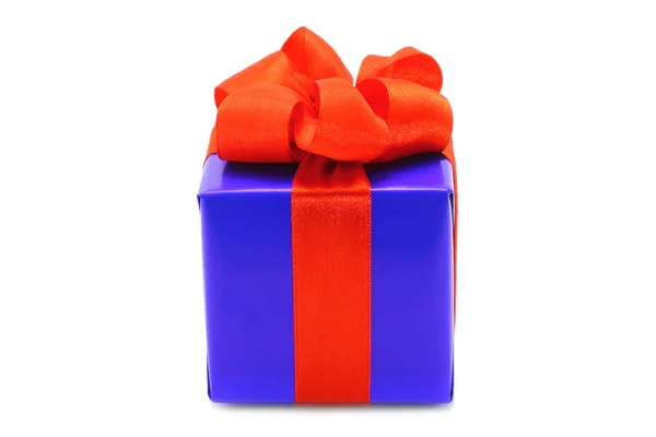 Caixa de presente azul com arco vermelho — Fotografia de Stock