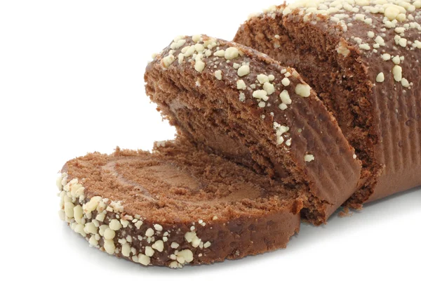 Chocolade swiss roll close-up op een witte achtergrond — Stockfoto