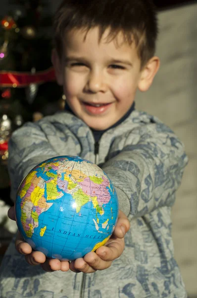 Child who give as gift the world — Stock Photo, Image