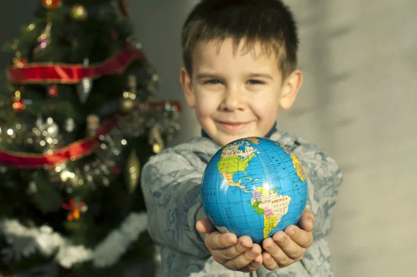 Child who give as gift the world — Stock Photo, Image