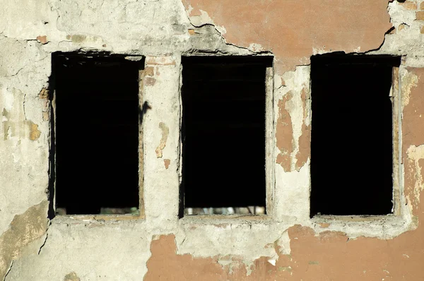 Дуже старі вікна будівлі — стокове фото