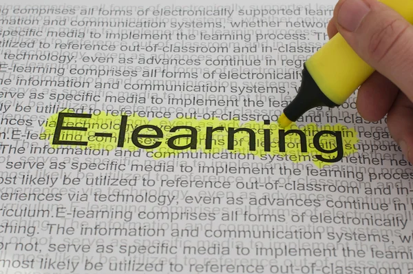 Texto mecanografiado E-learning on paper — Foto de Stock