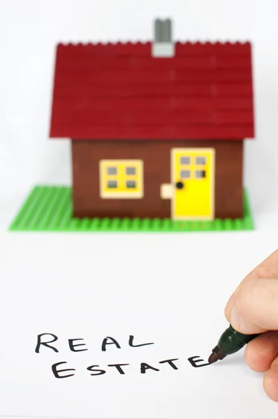 Text Immobilien und Haus im Hintergrund — Stockfoto