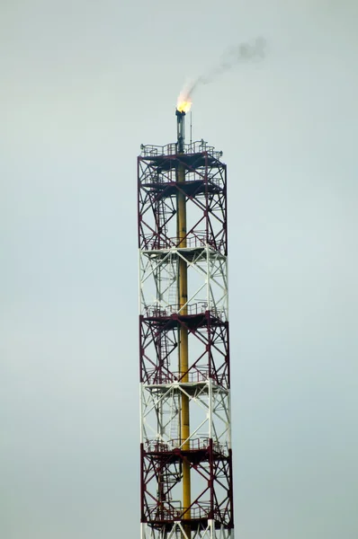 Refinaria de petróleo e química — Fotografia de Stock