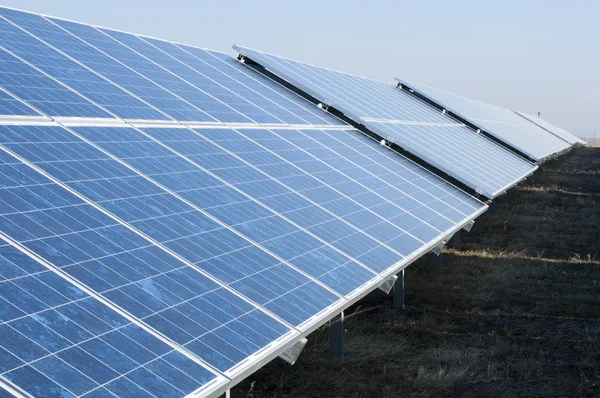 Paneles fotovoltaicos solares — Foto de Stock