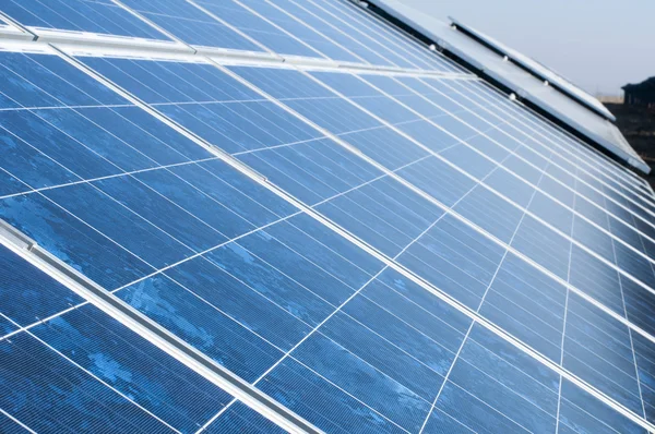 Painéis fotovoltaicos solares — Fotografia de Stock