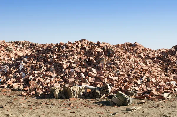 Наземные свалки для утилизации строительных отходов — стоковое фото