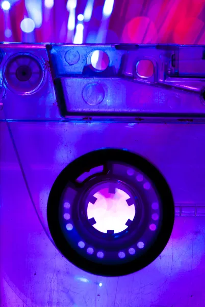Transparente fita cassete e disco fundo de luz — Fotografia de Stock