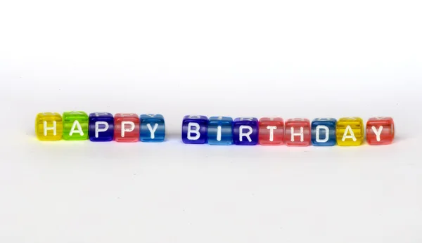 Texto Feliz cumpleaños en cubos de madera de colores — Foto de Stock