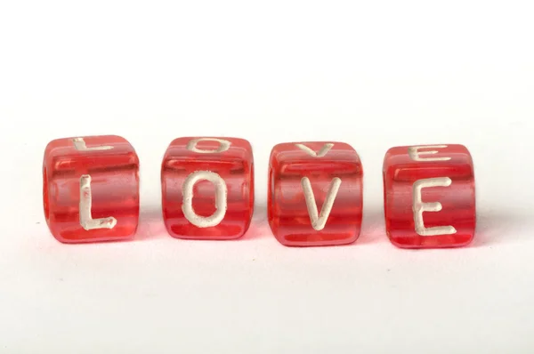 Tekst liefde op kleurrijke kubussen — Stockfoto