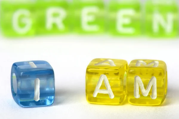 Texte Je suis vert sur des cubes colorés — Photo