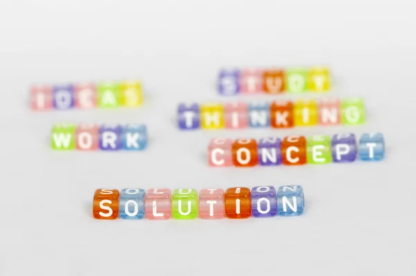 Metin çözüm renkli küpleri — Stok fotoğraf