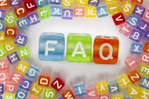 Testo FAQ su cubi colorati — Foto Stock