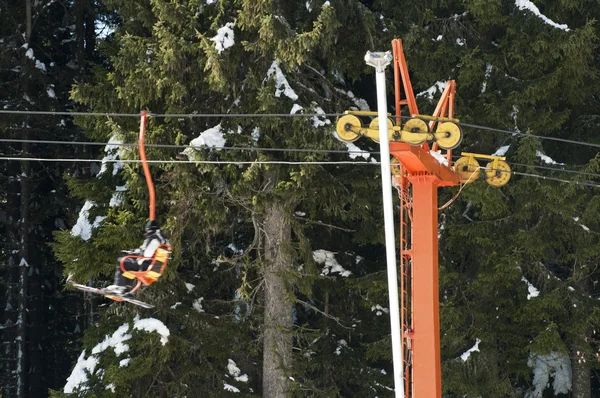 Ski lift and skiers — Stock Photo, Image