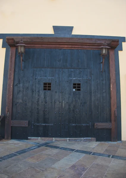Viejas puertas de madera —  Fotos de Stock