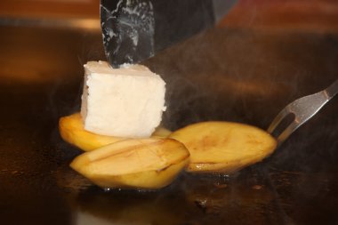 Mango teppan üzerinde