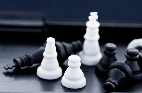 Pezzi di scacchi in una scatola — Foto Stock