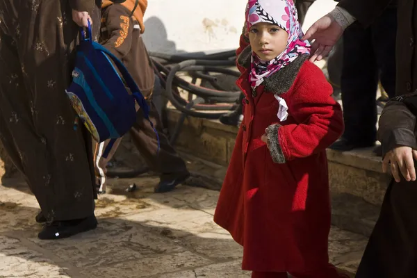 Мусульманская школьница на Храмовой горе — стоковое фото