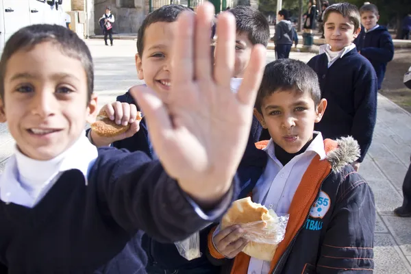 Geen teken van de foto door moslim schoolkinderen — Stockfoto