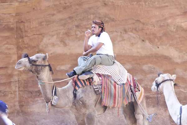Camel Driver Smoking — Stock Photo, Image