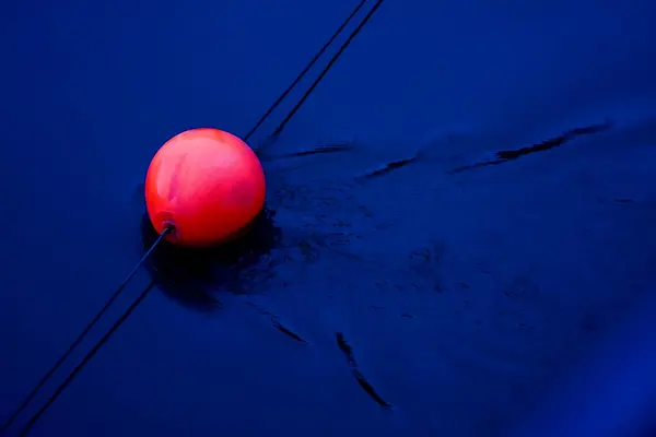 Baliza roja sobre azul — Foto de Stock