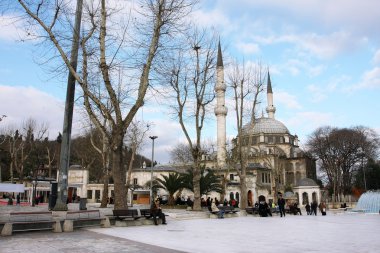 güzel cami ve bulutlar