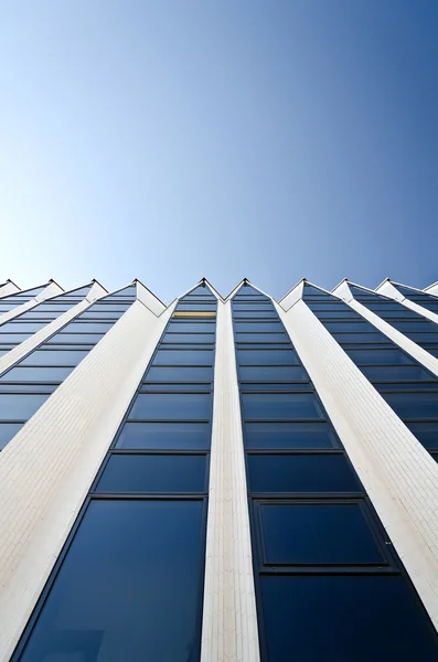 Glazen oppervlak. structuur van een zakelijke gebouw. — Stockfoto
