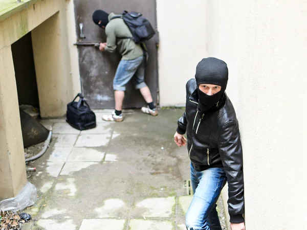 Burglary. One burglar tries open the door. Second is on the lookout — Stock Photo, Image