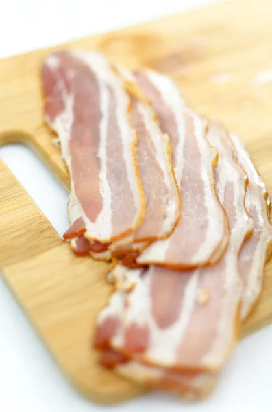 Bacon na tábua de corte — Fotografia de Stock