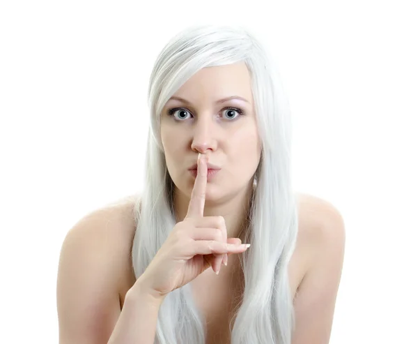 Aantrekkelijke blonde meisje met een finget op lippen geïsoleerd op witte achtergrond — Stockfoto