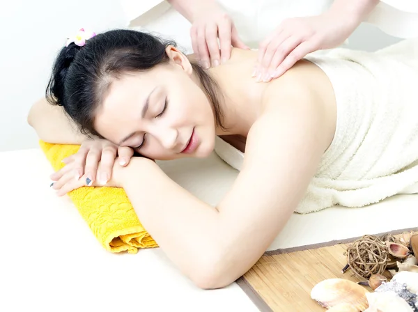 Young lady receiving back massage at spa center — Stock Photo, Image