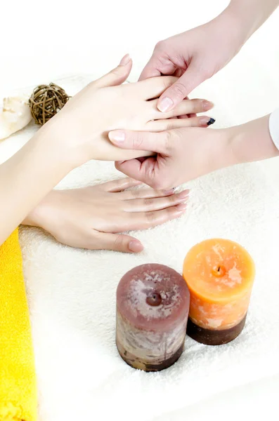 Massagem das mãos no salão de spa — Fotografia de Stock
