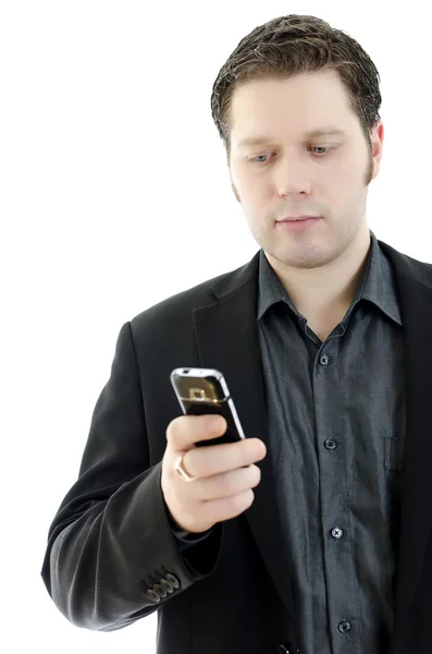 Portret przystojny młody biznesmen przy użyciu telefonu komórkowego. w tle — Zdjęcie stockowe