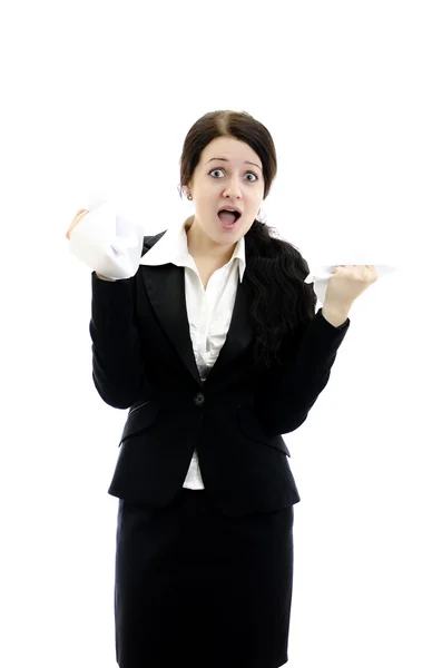 Экспрессивная деловая женщина с бумагой в руках. Изолированный на белом фоне — стоковое фото