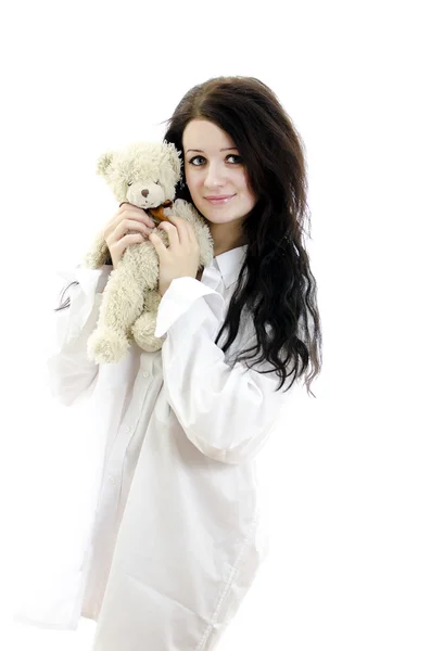 Αισθησιακό κορίτσι μελαχρινή σε ανδρικό πουκάμισο με αρκουδάκι. Απομονώνονται σε Γουίτ — Φωτογραφία Αρχείου