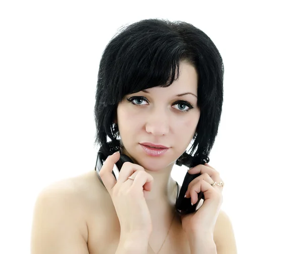 Detailní portrét bruneta ženy se sluchátky, izolované nad bílé ba — Stock fotografie