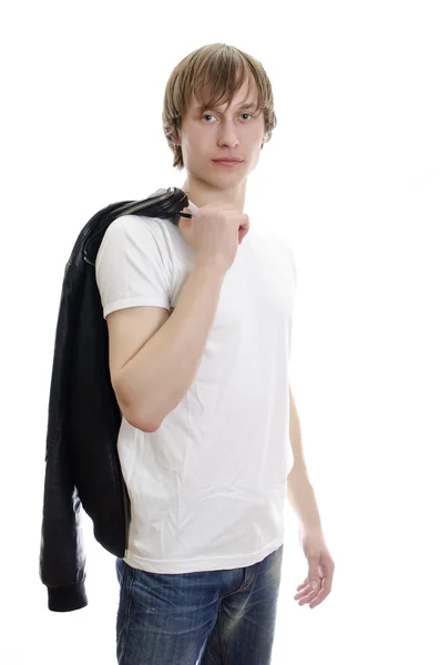Hombre joven casual en camiseta blanca y chaqueta de cuero en las manos. Aislado sobre blanco . — Foto de Stock