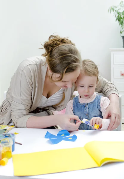 Carving. Mother and daughter doing handicrafts. — Stock Photo, Image