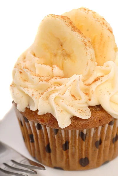 Delicioso cupcake de pastel de zanahoria con glaseado de queso crema, en rodajas — Foto de Stock