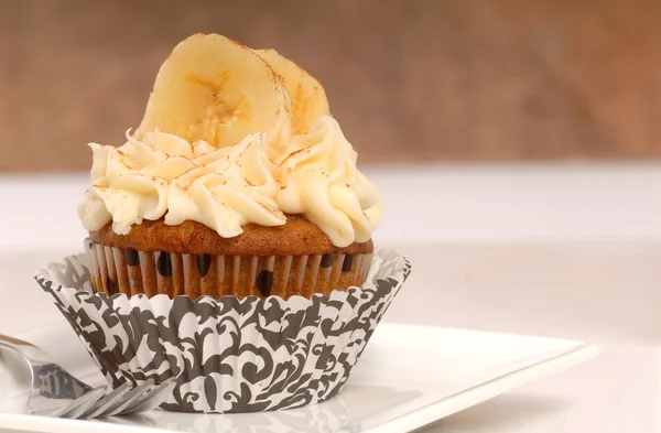 Heerlijke wortel taart cupcake met roomkaas frosting, gesneden — Stockfoto