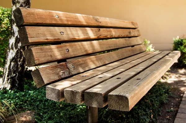 A wooden bench at the park — Stock Photo, Image