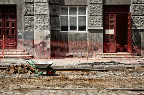 Wheelbarrow on the construction site — Stock Photo, Image
