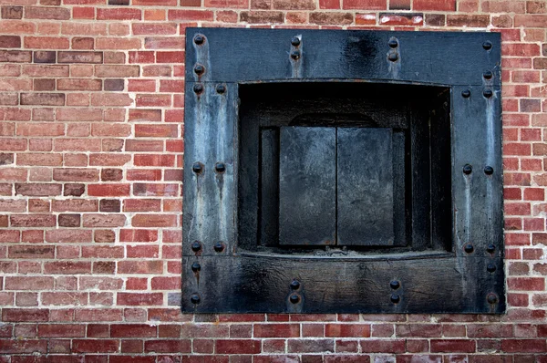 Vecchia finestra chiusa — Foto Stock